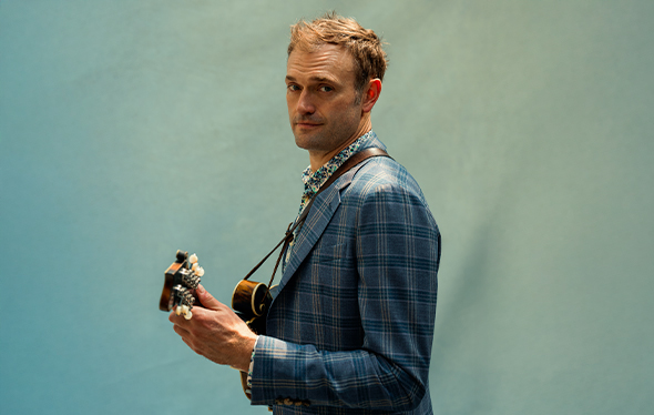 Chris Thile 590x374